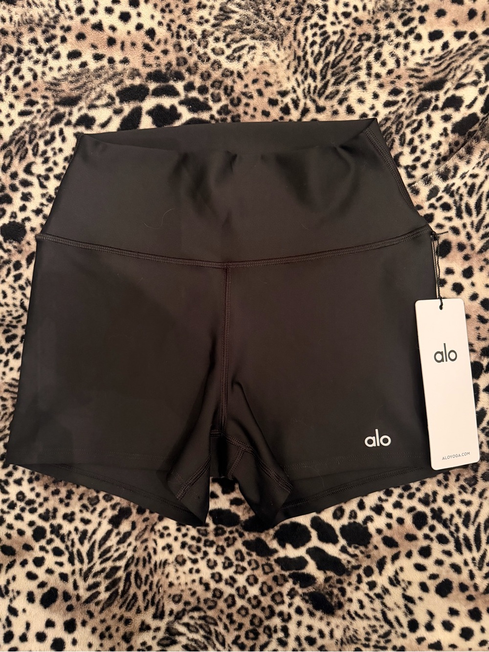 NWT Alo Yoga 3” High-Waist Airlift Shorts Black Size Small Compression - Picture 4 of 4